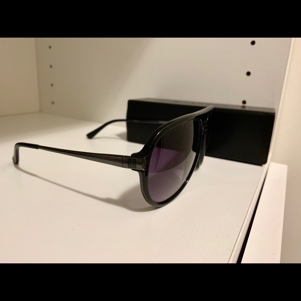 9.9/10 new authentic Givenchy sunglasses shades